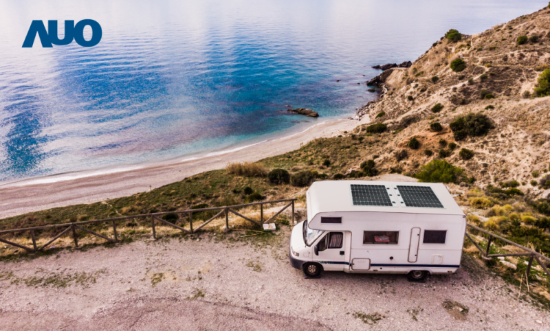 「可撓輕量化太陽光電板SunCurva」使用輕量特殊耐候型複合板取代傳統太陽能板的玻璃前板，不僅降低70%重量，每米平方僅3Kg；具有抗衝擊性能及通過電磁相容性測試，可應用於交通運輸工具，如露營車、遊艇等